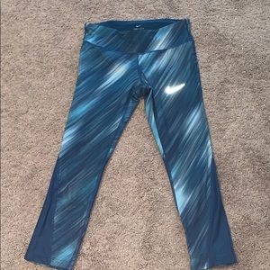 ❤️‍🔥 Nike blue patterned Capri leggings